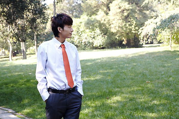 포토 JPG 주간 외국인 나무 식물 해외기획촬영 직업 라이프스타일 응시 공원 남자 맨라이프 비즈니스 2011년중국 휴식 그림자 한명 서기 사람 동양인 정장 잔디 20대 성인 야외 앞모습 중국인 중국 산책 직장인 비즈니스맨 그늘 청도 상쾌 남자만 남자한명만 성인남자만 청년만 청년남자만 청년남자한명만 성인한명만 성인남자한명만 성인만 국내포토 자연요소 1 시선 옷 공공시설 감정 아시아 뷰포인트 컨셉 모션 인종 청년 생활 파일형식