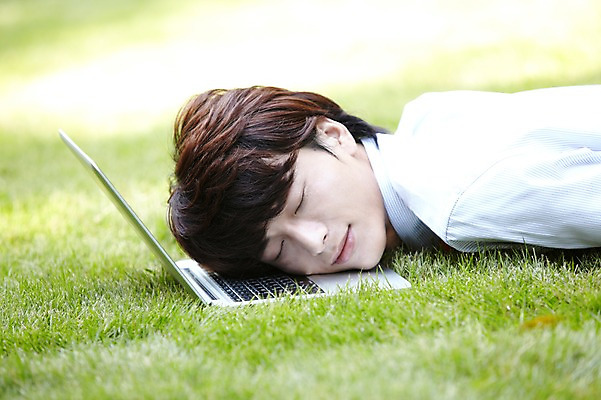 포토 JPG 주간 외국인 해외기획촬영 직업 라이프스타일 공원 남자 엎드리기 맨라이프 인터넷 비즈니스 2011년중국 휴식 한명 사람 동양인 정장 잔디 상반신 20대 성인 야외 옆모습 아웃포커스 노트북 컴퓨터 눕기 중국인 눈감음 중국 웹서핑 잠 업무 직장인 비즈니스맨 작업실 청도 상쾌 낮잠 남자만 남자한명만 성인남자만 청년만 청년남자만 청년남자한명만 성인한명만 성인남자한명만 성인만 국내포토 자연요소 식물 1 옷 공공시설 감정 아시아 뷰포인트 컨셉 모션 촬영기법 인종 청년 생활 전자제품 작업 파일형식