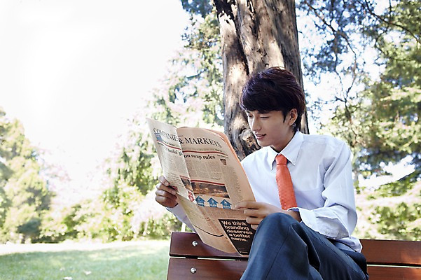 포토 JPG 주간 외국인 나무 식물 해외기획촬영 직업 라이프스타일 응시 공원 남자 맨라이프 벤치 의자 비즈니스 2011년중국 휴식 한명 들기 사람 앉기 동양인 정장 20대 성인 야외 중국인 중국 다리꼬기 직장인 비즈니스맨 신문 신문읽기 청도 읽기 상쾌 남자만 남자한명만 성인남자만 청년만 청년남자만 청년남자한명만 성인한명만 성인남자한명만 성인만 국내포토 자연요소 1 시선 옷 공공시설 감정 아시아 가구 컨셉 모션 인종 청년 생활 간행물 뉴스 파일형식