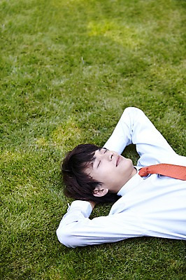 포토 JPG 주간 외국인 해외기획촬영 직업 라이프스타일 공원 남자 맨라이프 비즈니스 2011년중국 휴식 한명 사람 동양인 정장 잔디 상반신 20대 성인 야외 눕기 중국인 눈감음 중국 잠 직장인 비즈니스맨 청도 상쾌 낮잠 팔베개 남자만 남자한명만 성인남자만 청년만 청년남자만 청년남자한명만 성인한명만 성인남자한명만 성인만 국내포토 자연요소 식물 1 옷 공공시설 감정 아시아 컨셉 모션 인종 청년 생활 파일형식