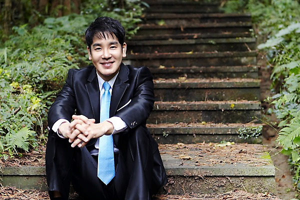 포토 JPG 주간 나무 식물 직업 라이프스타일 남자 맨라이프 비즈니스 휴식 한명 미소 웃음 사람 앉기 동양인 정장 성인 야외 앞모습 30대 제주도 계단 한국인 직장인 비즈니스맨 숲속 숲 상쾌 비자림 삼림욕 남자만 남자한명만 성인남자만 성인한명만 성인남자한명만 장년만 장년남자만 장년남자한명만 성인만 국내포토 자연요소 1 옷 감정 뷰포인트 컨셉 모션 한국 표정 인종 생활 장년 파일형식