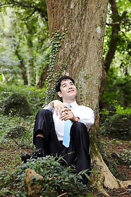 포토 JPG 주간 전신 나무 식물 직업 라이프스타일 응시 남자 맨라이프 비즈니스 휴식 한명 미소 웃음 사람 앉기 동양인 정장 성인 야외 앞모습 30대 제주도 기댐 한국인 직장인 비즈니스맨 숲속 숲 상쾌 비자림 삼림욕 남자만 남자한명만 성인남자만 성인한명만 성인남자한명만 장년만 장년남자만 장년남자한명만 성인만 국내포토 자연요소 1 시선 옷 감정 뷰포인트 컨셉 모션 한국 표정 인종 생활 장년 파일형식