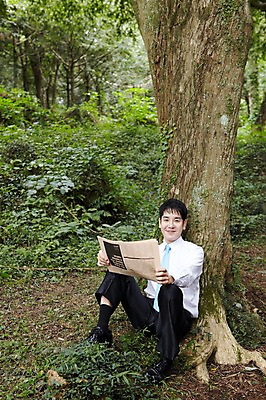 포토 JPG 주간 전신 나무 식물 직업 라이프스타일 남자 맨라이프 비즈니스 휴식 한명 미소 웃음 들기 사람 앉기 동양인 정장 성인 야외 앞모습 30대 제주도 기댐 한국인 직장인 비즈니스맨 신문 신문읽기 숲속 숲 상쾌 비자림 삼림욕 남자만 남자한명만 성인남자만 성인한명만 성인남자한명만 장년만 장년남자만 장년남자한명만 성인만 국내포토 자연요소 1 옷 감정 뷰포인트 컨셉 모션 한국 표정 인종 생활 간행물 장년 뉴스 읽기 파일형식