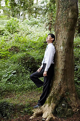 포토 JPG 주간 전신 나무 식물 직업 라이프스타일 응시 남자 맨라이프 비즈니스 휴식 한명 서기 미소 웃음 사람 동양인 정장 성인 야외 옆모습 30대 제주도 기댐 한국인 직장인 비즈니스맨 숲속 숲 상쾌 비자림 삼림욕 남자만 남자한명만 성인남자만 성인한명만 성인남자한명만 장년만 장년남자만 장년남자한명만 성인만 국내포토 자연요소 1 시선 옷 감정 뷰포인트 컨셉 모션 한국 표정 인종 생활 장년 파일형식