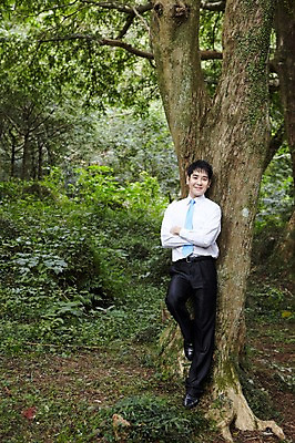 포토 JPG 주간 전신 나무 식물 직업 라이프스타일 남자 맨라이프 비즈니스 휴식 한명 서기 미소 웃음 사람 동양인 정장 성인 야외 앞모습 30대 제주도 팔짱 기댐 한국인 직장인 비즈니스맨 숲속 숲 상쾌 비자림 삼림욕 남자만 남자한명만 성인남자만 성인한명만 성인남자한명만 장년만 장년남자만 장년남자한명만 성인만 국내포토 자연요소 1 옷 감정 뷰포인트 컨셉 모션 한국 표정 인종 생활 장년 파일형식