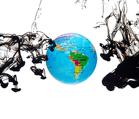 포토 JPG 스튜디오촬영 모양 지구 실내 누끼 사람없음 지구본 모형 자연보호 환경 그린캠페인 미니어처 흐름 표현 액체 환경오염 오염 보호 사회이슈 환경보전 번짐 국내포토 캠페인 컨셉 자연 내부 파일형식 효과