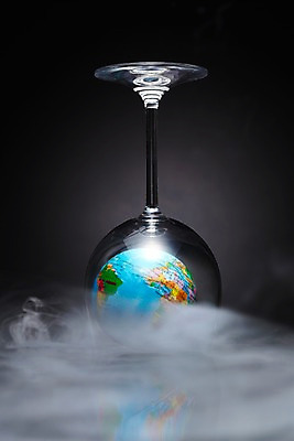 포토 JPG 스튜디오촬영 지구 와인잔 잔 한잔 실내 사람없음 컵 지구본 모형 자연보호 환경 그린캠페인 미니어처 환경오염 오염 연기 보호 수증기 사회이슈 환경보전 지구온난화 국내포토 1 식기 캠페인 컨셉 술잔 자연 내부 기후변화 파일형식