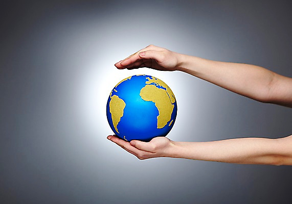 포토 JPG 스튜디오촬영 손 지구 실내 한명 들기 사람 손짓 근접촬영 신체부위 지구본 모형 자연보호 환경 그린캠페인 미니어처 환경오염 오염 보호 사회이슈 환경보전 팔 국내포토 1 캠페인 뷰포인트 컨셉 모션 자연 내부 파일형식