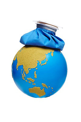 포토 JPG 스튜디오촬영 지구 의료기기 실내 누끼 사람없음 지구본 모형 자연보호 환경 그린캠페인 미니어처 의료용품 환경오염 오염 보호 사회이슈 환경보전 지구온난화 얼음주머니 국내포토 캠페인 컨셉 의학 자연 내부 주머니 기후변화 파일형식