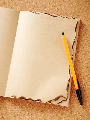 포토 JPG 스튜디오촬영 배너 종이 백그라운드 컨셉 문구용품 사각프레임 프레임 광고판 알림판 실내 틀 사람없음 필기구 펜 볼펜 공책 펼침 메모지 알림 태움 여러장 국내포토 다수 모션 내부 사각형 사무용품 오브젝트 판 파일형식