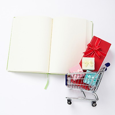 포토 JPG 스튜디오촬영 배너 기념일 리본 종이 백그라운드 컨셉 포장 사각프레임 광고판 알림판 실내 선물포장 선물 틀 이벤트 사람없음 장식 선물상자 상자 공책 카트 쇼핑카 펼침 미니어처 흰색 메모지 알림 오브젝트 미니 포장상자 국내포토 컬러 모션 문구용품 프레임 내부 쇼핑 모형 사각형 사무용품 판 파일형식