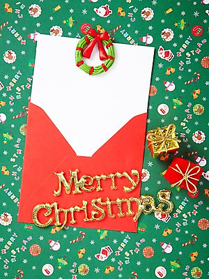 포토 JPG 스튜디오촬영 배너 종이 백그라운드 컨셉 크리스마스장식 크리스마스 포장 편지봉투 크리스마스카드 프레임 알림판 실내 틀 사람없음 장식 선물상자 상자 크리스마스트리 화환 흰색 편지 알림 국내포토 기념일 꽃 컬러 봉투 카드_감사 선물 내부 파일형식