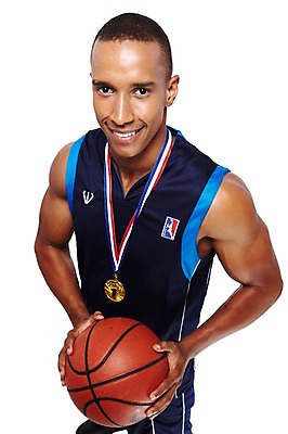 포토 JPG 스튜디오촬영 서양인 외국인 해외기획촬영 라이프스타일 2012년태국 남자 스포츠 맨라이프 흑인 공 운동선수 농구 농구공 실내 한명 서기 미소 웃음 들기 누끼 사람 20대 성인 앞모습 운동복 하이앵글 운동 우승 메달 농구선수 열정 금메달 남자만 남자한명만 성인남자만 청년만 청년남자만 청년남자한명만 성인한명만 성인남자한명만 성인만 국내포토 1 옷 감정 뷰포인트 모션 표정 건강 인종 청년 내부 생활 구기 최고 상_상패 파일형식