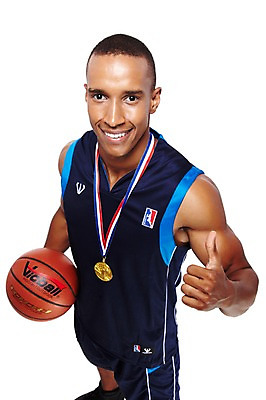 포토 JPG 스튜디오촬영 서양인 외국인 해외기획촬영 라이프스타일 2012년태국 남자 스포츠 맨라이프 흑인 공 운동선수 농구 농구공 실내 한명 서기 미소 웃음 들기 누끼 사람 손짓 20대 성인 앞모습 운동복 하이앵글 운동 우승 최고 메달 농구선수 열정 금메달 남자만 남자한명만 성인남자만 청년만 청년남자만 청년남자한명만 성인한명만 성인남자한명만 성인만 국내포토 1 옷 감정 뷰포인트 모션 표정 건강 인종 청년 내부 생활 구기 상_상패 파일형식