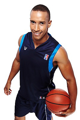 포토 JPG 스튜디오촬영 서양인 외국인 해외기획촬영 라이프스타일 2012년태국 남자 스포츠 맨라이프 흑인 공 운동선수 농구 농구공 실내 한명 서기 미소 웃음 들기 누끼 사람 20대 성인 앞모습 운동복 운동 농구선수 열정 남자만 남자한명만 성인남자만 청년만 청년남자만 청년남자한명만 성인한명만 성인남자한명만 성인만 국내포토 1 옷 감정 뷰포인트 모션 표정 건강 인종 청년 내부 생활 구기 파일형식