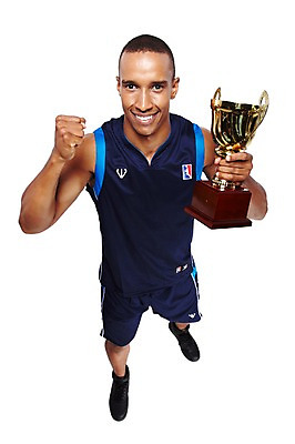 포토 JPG 스튜디오촬영 전신 서양인 외국인 해외기획촬영 라이프스타일 2012년태국 남자 스포츠 맨라이프 흑인 운동화 운동선수 농구 실내 한명 서기 미소 웃음 들기 누끼 사람 20대 성인 앞모습 운동복 하이앵글 운동 주먹 우승 상 트로피 농구선수 열정 남자만 남자한명만 성인남자만 청년만 청년남자만 청년남자한명만 성인한명만 성인남자한명만 성인만 국내포토 1 옷 감정 뷰포인트 신발 모션 표정 건강 인종 청년 내부 생활 구기 최고 상_우승 상패 파일형식