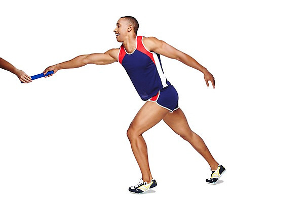 포토 JPG 스튜디오촬영 전신 서양인 외국인 해외기획촬영 라이프스타일 손 2012년태국 남자 스포츠 맨라이프 포즈 흑인 운동화 운동선수 실내 서기 들기 누끼 사람 20대 성인 두명 옆모습 신체부위 운동복 달리기 운동 계주 육상스포츠 열정 육상선수 바톤터치 청년만 성인만 배턴 국내포토 옷 감정 스포츠용품 뷰포인트 신발 모션 건강 인종 청년 내부 생활 파일형식