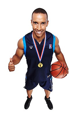 포토 JPG 스튜디오촬영 전신 서양인 외국인 해외기획촬영 라이프스타일 2012년태국 남자 스포츠 맨라이프 흑인 운동화 공 운동선수 농구 농구공 실내 한명 서기 미소 웃음 들기 누끼 사람 손짓 20대 성인 앞모습 운동복 하이앵글 운동 우승 최고 메달 농구선수 열정 금메달 남자만 남자한명만 성인남자만 청년만 청년남자만 청년남자한명만 성인한명만 성인남자한명만 성인만 국내포토 1 옷 감정 뷰포인트 신발 모션 표정 건강 인종 청년 내부 생활 구기 상_상패 파일형식