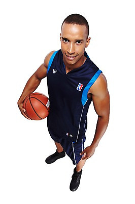 포토 JPG 스튜디오촬영 전신 서양인 외국인 해외기획촬영 라이프스타일 2012년태국 남자 스포츠 맨라이프 흑인 운동화 공 운동선수 농구 농구공 실내 한명 서기 미소 웃음 들기 누끼 사람 20대 성인 앞모습 운동복 하이앵글 운동 농구선수 열정 남자만 남자한명만 성인남자만 청년만 청년남자만 청년남자한명만 성인한명만 성인남자한명만 성인만 국내포토 1 옷 감정 뷰포인트 신발 모션 표정 건강 인종 청년 내부 생활 구기 파일형식