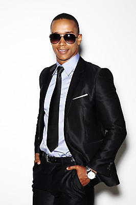 포토 JPG 스튜디오촬영 서양인 외국인 해외기획촬영 직업 라이프스타일 2012년태국 잡화 패션 남자 맨라이프 흑인 비즈니스 실내 한명 서기 미소 웃음 누끼 사람 정장 20대 성인 앞모습 선글라스 직장인 비즈니스맨 남자만 남자한명만 성인남자만 청년만 청년남자만 청년남자한명만 성인한명만 성인남자한명만 성인만 국내포토 1 옷 안경 뷰포인트 모션 표정 인종 청년 내부 생활 파일형식