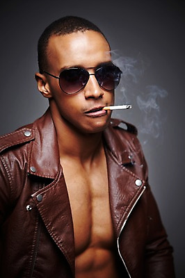 포토 JPG 스튜디오촬영 서양인 외국인 해외기획촬영 라이프스타일 2012년태국 잡화 패션 남자 맨라이프 포즈 흑인 검은배경 흡연 담배 실내 한명 사람 상반신 20대 성인 앞모습 캐주얼 선글라스 재킷 연기 물기 가죽자켓 담배연기 남자만 남자한명만 성인남자만 청년만 청년남자만 청년남자한명만 성인한명만 성인남자한명만 성인만 국내포토 1 옷 안경 뷰포인트 백그라운드 모션 인종 청년 내부 생활 검은색 외투 파일형식