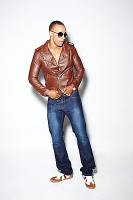 포토 JPG 스튜디오촬영 전신 서양인 외국인 해외기획촬영 라이프스타일 응시 2012년태국 잡화 패션 남자 맨라이프 포즈 흑인 운동화 실내 한명 서기 누끼 사람 20대 성인 앞모습 캐주얼 선글라스 재킷 청바지 가죽자켓 남자만 남자한명만 성인남자만 청년만 청년남자만 청년남자한명만 성인한명만 성인남자한명만 성인만 국내포토 1 시선 옷 안경 뷰포인트 신발 바지 모션 인종 청년 내부 생활 외투 파일형식