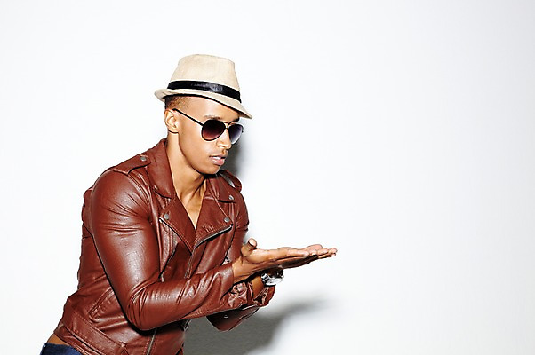 포토 JPG 스튜디오촬영 서양인 외국인 해외기획촬영 모자 라이프스타일 2012년태국 잡화 패션 남자 맨라이프 포즈 흑인 모션 실내 한명 누끼 사람 손짓 상반신 20대 성인 옆모습 캐주얼 선글라스 재킷 가죽자켓 페도라 남자만 남자한명만 성인남자만 청년만 청년남자만 청년남자한명만 성인한명만 성인남자한명만 성인만 국내포토 모자_잡화 1 옷 안경 뷰포인트 인종 청년 내부 생활 외투 파일형식