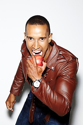 포토 JPG 스튜디오촬영 서양인 외국인 해외기획촬영 라이프스타일 2012년태국 패션 남자 음식 맨라이프 포즈 흑인 과일 모션 실내 한명 서기 들기 누끼 사람 20대 성인 앞모습 캐주얼 재킷 청바지 사과 먹기 가죽자켓 남자만 남자한명만 성인남자만 청년만 청년남자만 청년남자한명만 성인한명만 성인남자한명만 성인만 국내포토 1 옷 뷰포인트 바지 인종 청년 내부 생활 외투 파일형식