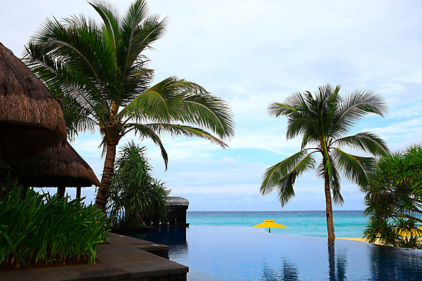 포토 JPG 주간 나무 식물 구름 해외풍경 해외 건축물 아시아 바다 여행 하늘 호텔 리조트 휴가 열대 야외수영장 수영장 그림자 필리핀 풍경 해변 사람없음 야외 건물 물 야자수 풀장 동남아시아 파라솔 풀 휴양지 보라카이 국내포토 자연요소 건축 나라 숙소 장소 파일형식