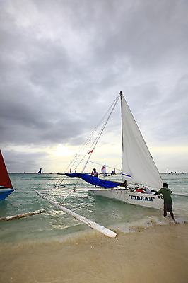 포토 JPG 주간 구름 해외풍경 해외 계절 아시아 물결 파도 바다 섬 여행 요트 하늘 휴가 열대 필리핀 사람 풍경 여러명 해변 야외 여름 여름휴가 바캉스 모래사장 햇빛 동남아시아 수상스포츠 보트 해수욕장 먹구름 휴양지 해수욕 보라카이 방카 호핑투어 선박 국내포토 자연요소 나라 스포츠 다수 수상교통 배_교통 태양 장소 파일형식 구름_자연 여름_계절