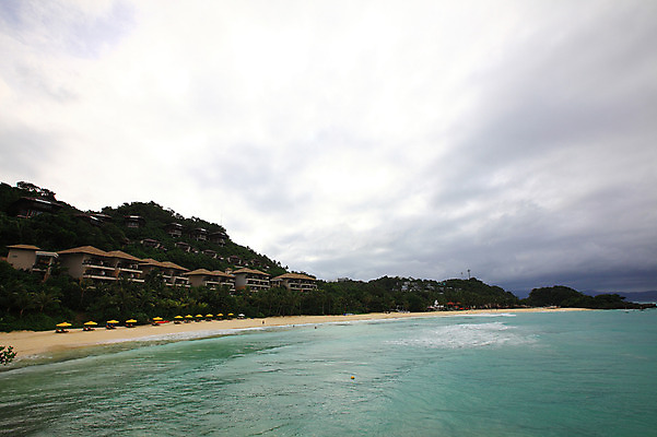 포토 JPG 주간 나무 식물 해외풍경 해외 건축물 계절 아시아 물결 파도 바다 섬 여행 호텔 리조트 휴가 열대 필리핀 풍경 해변 사람없음 야외 건물 여름 여름휴가 바캉스 야자수 마을 동남아시아 파라솔 해수욕장 휴양지 선베드 보라카이 풀빌라 국내포토 자연요소 건축 나라 의자 숙소 장소 파일형식 여름_계절