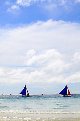 포토 JPG 주간 구름 해외풍경 해외 계절 아시아 물결 파도 바다 섬 여행 요트 하늘 휴가 열대 필리핀 사람 풍경 여러명 해변 야외 여름 여름휴가 바캉스 동남아시아 수상스포츠 보트 해수욕장 휴양지 보라카이 패러글라이딩 방카 호핑투어 선박 국내포토 자연요소 나라 스포츠 다수 수상교통 배_교통 장소 파일형식 여름_계절