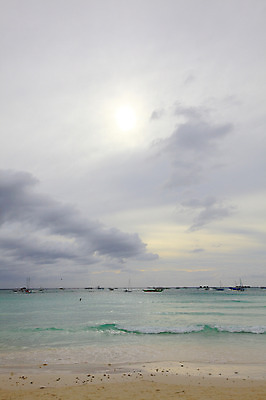 포토 JPG 주간 구름 해외풍경 해외 계절 아시아 물결 파도 바다 섬 여행 하늘 휴가 열대 필리핀 풍경 해변 사람없음 야외 여름 여름휴가 바캉스 모래사장 햇빛 동남아시아 돌_바위 조약돌 수상스포츠 보트 해수욕장 먹구름 휴양지 해수욕 보라카이 방카 호핑투어 선박 국내포토 자연요소 나라 스포츠 수상교통 배_교통 태양 장소 파일형식 구름_자연 여름_계절