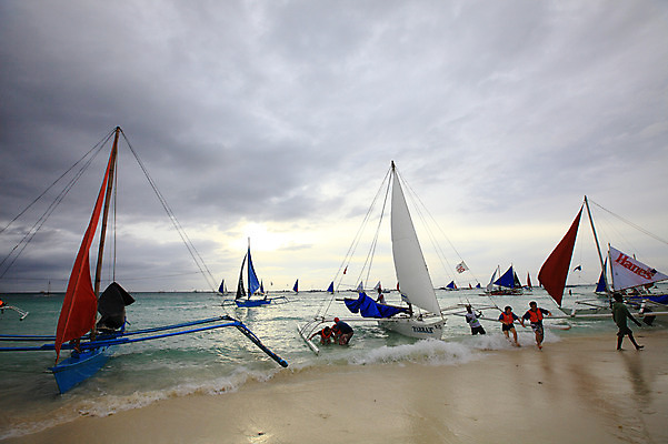 포토 JPG 주간 구름 해외풍경 해외 계절 아시아 물결 파도 바다 섬 여행 요트 하늘 휴가 열대 필리핀 사람 풍경 여러명 해변 야외 여름 여름휴가 바캉스 모래사장 동남아시아 수상스포츠 보트 해수욕장 휴양지 해수욕 보라카이 구명조끼 방카 호핑투어 선박 국내포토 자연요소 나라 스포츠 다수 수상교통 배_교통 장소 구조용품 파일형식 여름_계절