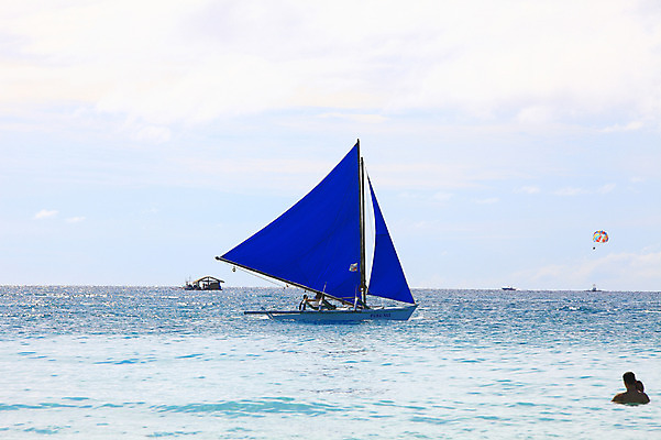 포토 JPG 주간 구름 해외풍경 해외 계절 아시아 바다 섬 여행 요트 하늘 휴가 열대 필리핀 사람 풍경 여러명 해변 야외 여름 여름휴가 바캉스 동남아시아 수상스포츠 보트 해수욕장 휴양지 해수욕 보라카이 패러글라이딩 방카 호핑투어 선박 국내포토 자연요소 나라 스포츠 다수 수상교통 배_교통 장소 파일형식 여름_계절