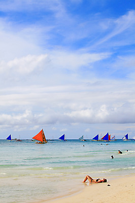 포토 JPG 주간 구름 해외풍경 해외 계절 여자 수영복 아시아 바다 섬 여행 요트 하늘 휴가 열대 필리핀 사람 풍경 여러명 해변 야외 여름 여름휴가 바캉스 비키니 눕기 동남아시아 수상스포츠 보트 해수욕장 휴양지 해수욕 보라카이 방카 호핑투어 선박 여자만 국내포토 자연요소 옷 나라 스포츠 다수 수상교통 배_교통 모션 장소 파일형식 여름_계절