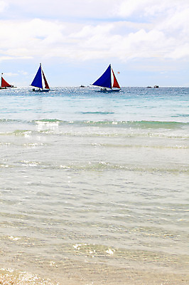 포토 JPG 주간 구름 해외풍경 해외 계절 아시아 물결 파도 바다 섬 여행 요트 하늘 휴가 열대 필리핀 사람 풍경 여러명 해변 야외 여름 여름휴가 바캉스 반짝임 햇빛 동남아시아 수상스포츠 보트 해수욕장 휴양지 보라카이 패러글라이딩 방카 호핑투어 선박 국내포토 자연요소 나라 스포츠 다수 수상교통 배_교통 모션 태양 장소 파일형식 여름_계절