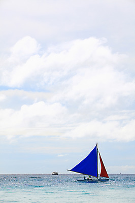 포토 JPG 주간 구름 해외풍경 해외 계절 아시아 바다 섬 여행 요트 하늘 휴가 열대 필리핀 사람 풍경 해변 야외 세명 여름 여름휴가 바캉스 동남아시아 수상스포츠 보트 해수욕장 휴양지 보라카이 방카 호핑투어 선박 국내포토 자연요소 나라 스포츠 수상교통 배_교통 장소 파일형식 여름_계절