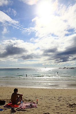 포토 JPG 주간 구름 해외풍경 해외 계절 아시아 물결 음료 파도 바다 섬 여행 하늘 휴가 열대 필리핀 사람 앉기 풍경 여러명 해변 야외 물 여름 여름휴가 바캉스 반짝임 수건 모래사장 햇빛 동남아시아 수상스포츠 보트 해수욕장 휴양지 해수욕 보라카이 방카 호핑투어 선박 국내포토 자연요소 나라 스포츠 다수 수상교통 배_교통 모션 위생용품 태양 장소 파일형식 여름_계절