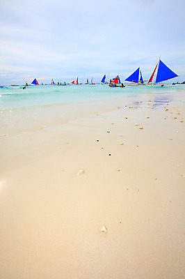 포토 JPG 주간 구름 해외풍경 해외 계절 아시아 물결 파도 바다 섬 여행 요트 하늘 휴가 열대 필리핀 사람 풍경 여러명 해변 야외 여름 여름휴가 바캉스 모래사장 동남아시아 돌_바위 조약돌 수상스포츠 보트 해수욕장 휴양지 해수욕 보라카이 방카 호핑투어 선박 국내포토 자연요소 나라 스포츠 다수 수상교통 배_교통 장소 파일형식 여름_계절