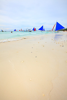 포토 JPG 주간 구름 해외풍경 해외 계절 아시아 물결 파도 바다 섬 여행 요트 하늘 휴가 열대 필리핀 사람 풍경 여러명 해변 야외 여름 여름휴가 바캉스 동남아시아 돌_바위 조약돌 수상스포츠 보트 해수욕장 휴양지 해수욕 보라카이 방카 호핑투어 선박 국내포토 자연요소 나라 스포츠 다수 수상교통 배_교통 장소 파일형식 여름_계절