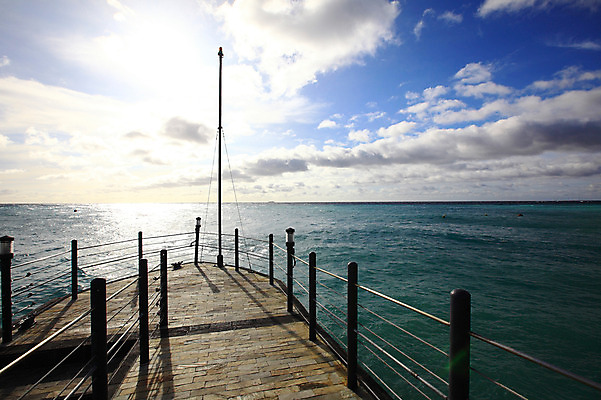 포토 JPG 주간 구름 해외풍경 해외 계절 아시아 바다 섬 여행 난간 하늘 휴가 열대 필리핀 풍경 해변 사람없음 야외 여름 여름휴가 바캉스 햇빛 동남아시아 보트 휴양지 보라카이 선상 선박 국내포토 자연요소 나라 수상교통 배_교통 태양 장소 파일형식 여름_계절