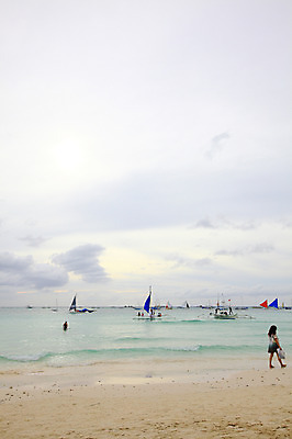 포토 JPG 주간 구름 해외풍경 해외 계절 아시아 물결 파도 바다 섬 여행 요트 하늘 휴가 열대 필리핀 사람 풍경 여러명 해변 야외 여름 여름휴가 바캉스 모래사장 동남아시아 수상스포츠 보트 해수욕장 휴양지 해수욕 보라카이 방카 호핑투어 선박 국내포토 자연요소 나라 스포츠 다수 수상교통 배_교통 장소 파일형식 여름_계절