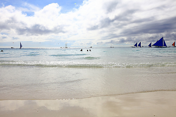 포토 JPG 주간 구름 해외풍경 해외 계절 아시아 물결 파도 바다 섬 여행 요트 하늘 휴가 열대 필리핀 사람 풍경 여러명 해변 야외 여름 여름휴가 바캉스 반짝임 모래사장 햇빛 동남아시아 수상스포츠 보트 해수욕장 휴양지 해수욕 보라카이 방카 호핑투어 선박 국내포토 자연요소 나라 스포츠 다수 수상교통 배_교통 모션 태양 장소 파일형식 여름_계절