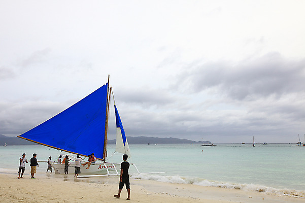 포토 JPG 주간 구름 해외풍경 해외 계절 아시아 물결 파도 바다 섬 여행 요트 하늘 휴가 열대 필리핀 사람 풍경 여러명 해변 야외 여름 여름휴가 바캉스 모래사장 동남아시아 수상스포츠 보트 해수욕장 휴양지 해수욕 보라카이 방카 호핑투어 선박 국내포토 자연요소 나라 스포츠 다수 수상교통 배_교통 장소 파일형식 여름_계절