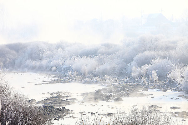 포토 JPG 주간 나무 식물 계절 설경 겨울 자연 한국 풍경 사람없음 야외 강 얼음 안개 돌_바위 조약돌 바위 눈 풀 신비 서리 강원도 상고대 춘천 살얼음 소양5교 소양강 수빙 국내포토 자연요소 아시아 컨셉 날씨 다리_건축물 생태계 파일형식