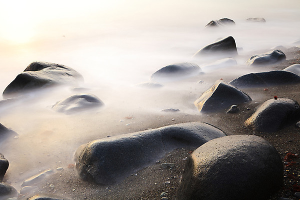 포토 JPG 주간 구름 물결 바다 자연 한국 풍경 해변 사람없음 야외 일출 노을 일몰 안개 돌_바위 조약돌 바위 원형 경상남도 해수욕장 통영 남해 거제도 돌밭 몽돌해수욕장 국내포토 자연요소 도형 아시아 섬 밭 날씨 경상도 생태계 여수 거제 파일형식