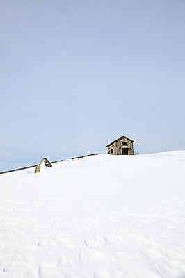 포토 JPG 주간 나무 식물 사계절 계절 설경 겨울 자연 산 주택 한국 풍경 사람없음 야외 울타리 설원 돌_바위 바위 눈 오두막 산등성이 강원도 겨울산 나무집 대관령 선자령 한채 국내포토 자연요소 1 아시아 날씨 눈_날씨 건물 담장 생태계 파일형식
