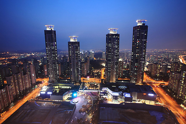 포토 JPG 식물 시설물 건축물 현대건축 건축 도로 육상교통 야경 자동차 조명 아파트 한국 빌딩 사람없음 야외 건물 빛 도시풍경 상점 고층빌딩 도시 항아리 도심 경기도 공동주택 동탄 동탄신도시 수원 아파트단지 주상복합 국내포토 아시아 길 교통수단 교통시설 주택 풍경 도자기 야간 신도시 파일형식 풍경_경치