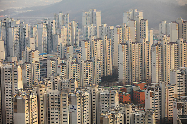 포토 JPG 주간 나무 식물 시설물 건축물 현대건축 건축 아파트 한국 풍경 빌딩 사람없음 야외 건물 도시풍경 고층빌딩 도시 항아리 도심 경기도 공동주택 동탄 동탄신도시 분양 수원 아파트단지 국내포토 자연요소 아시아 부동산 주택 도자기 신도시 파일형식